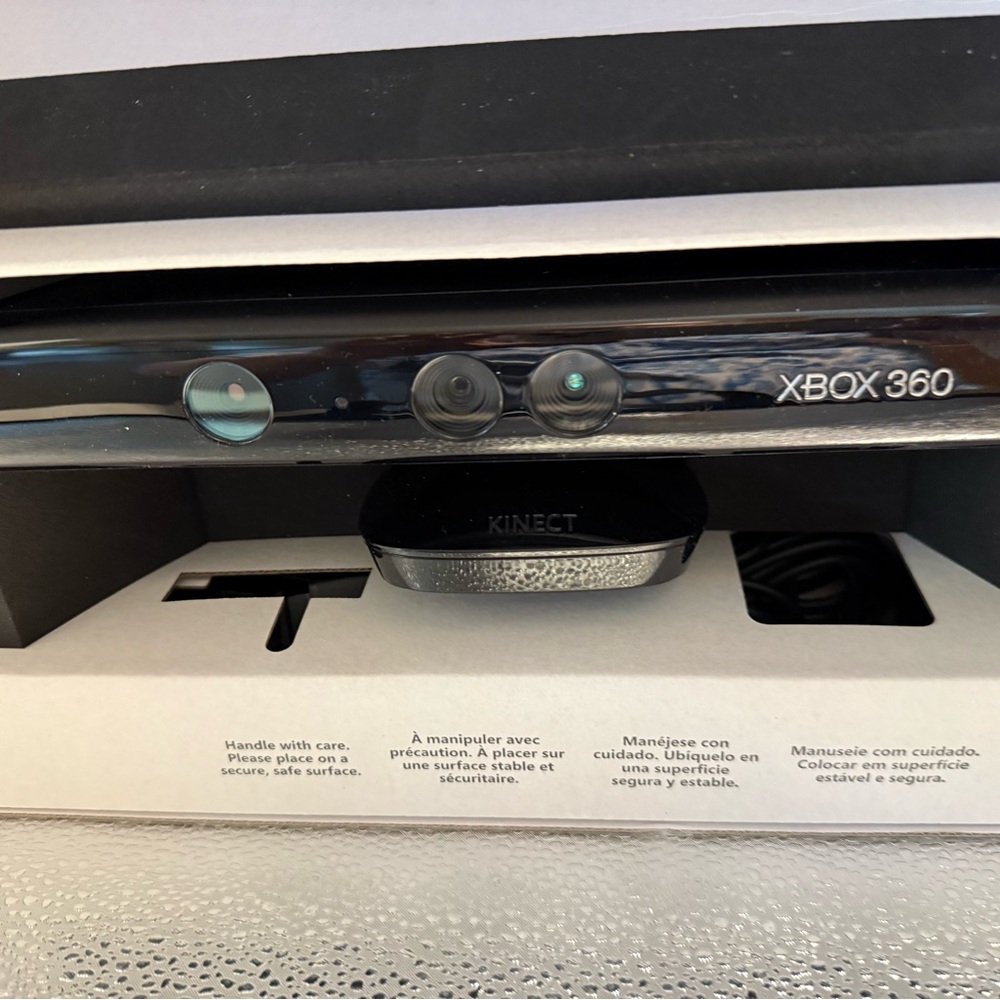 Xbox 360 Kinect Sensor - Black - Picture 6 of 8